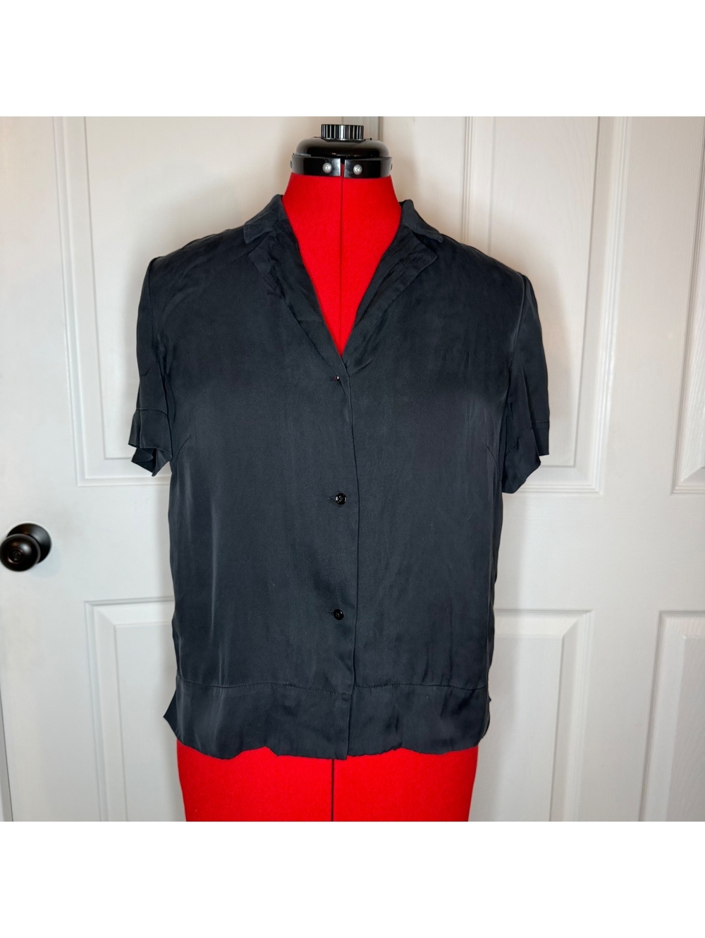 Quince Silk Short Sleeve Notch Collar Washable Black Button Up Shirt Womens XS